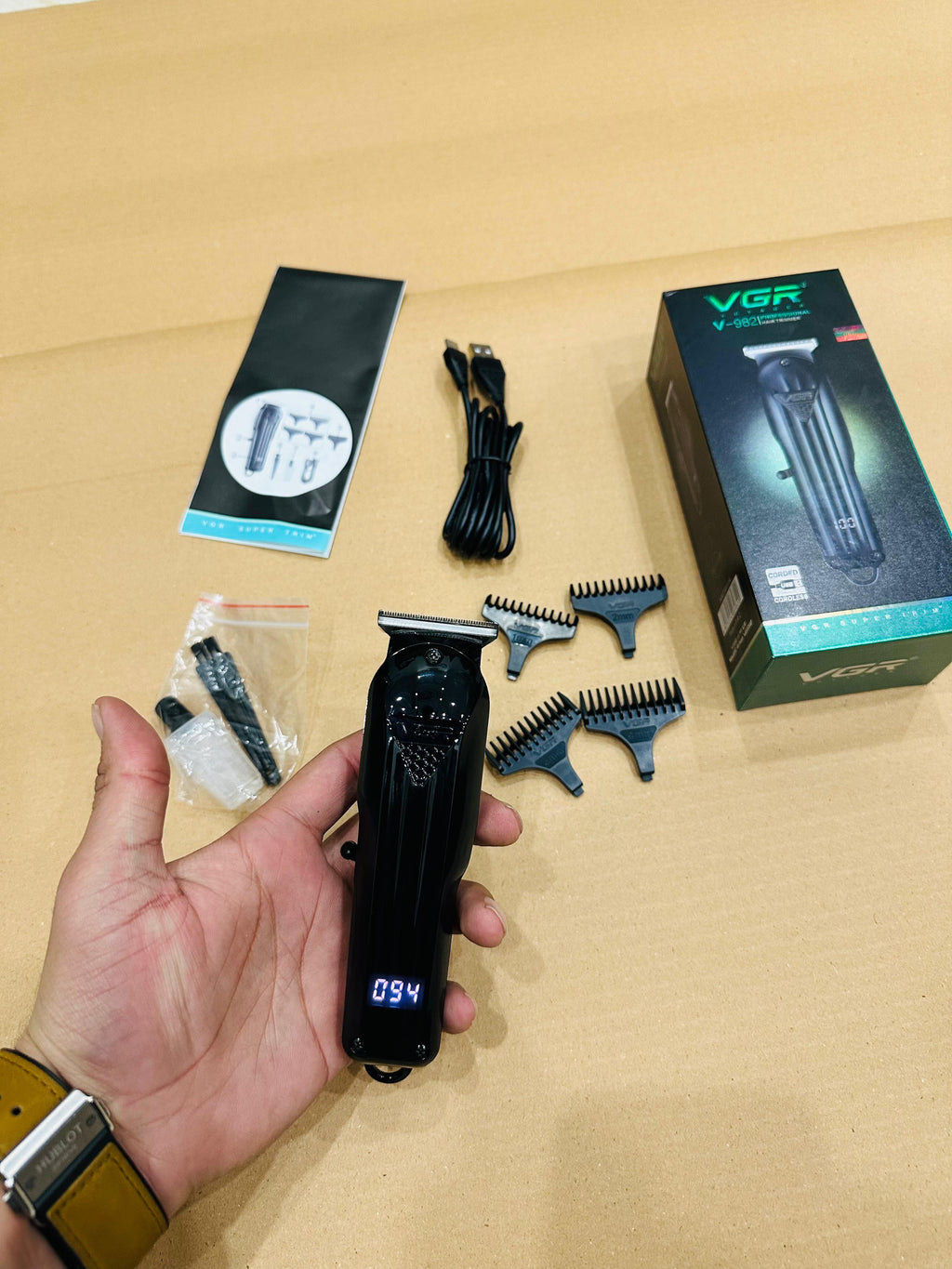 VGR V-982 Digital Display Professional Cordless Hair Clipper