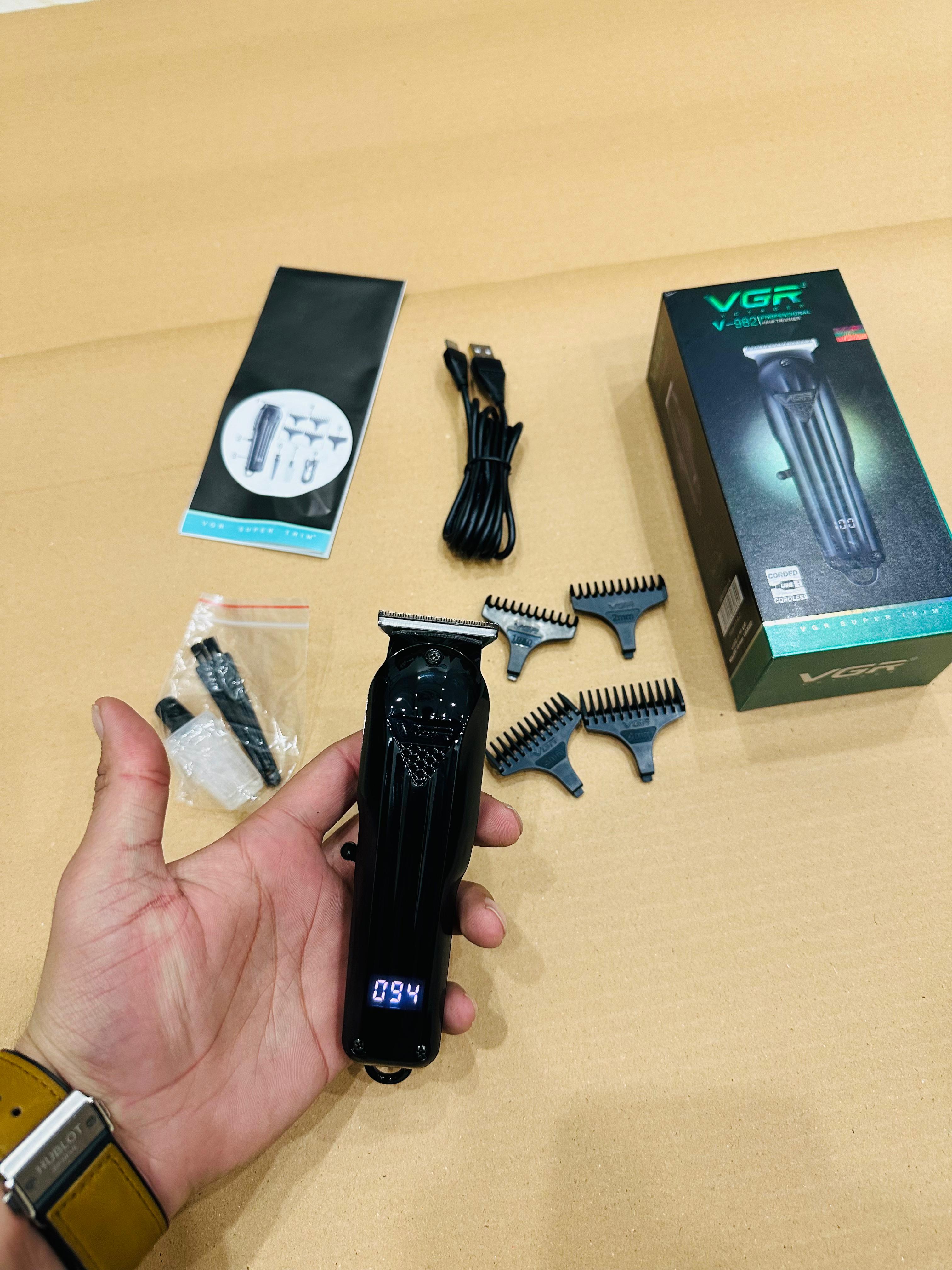 VGR V-982 Digital Display Professional Cordless Hair Clipper