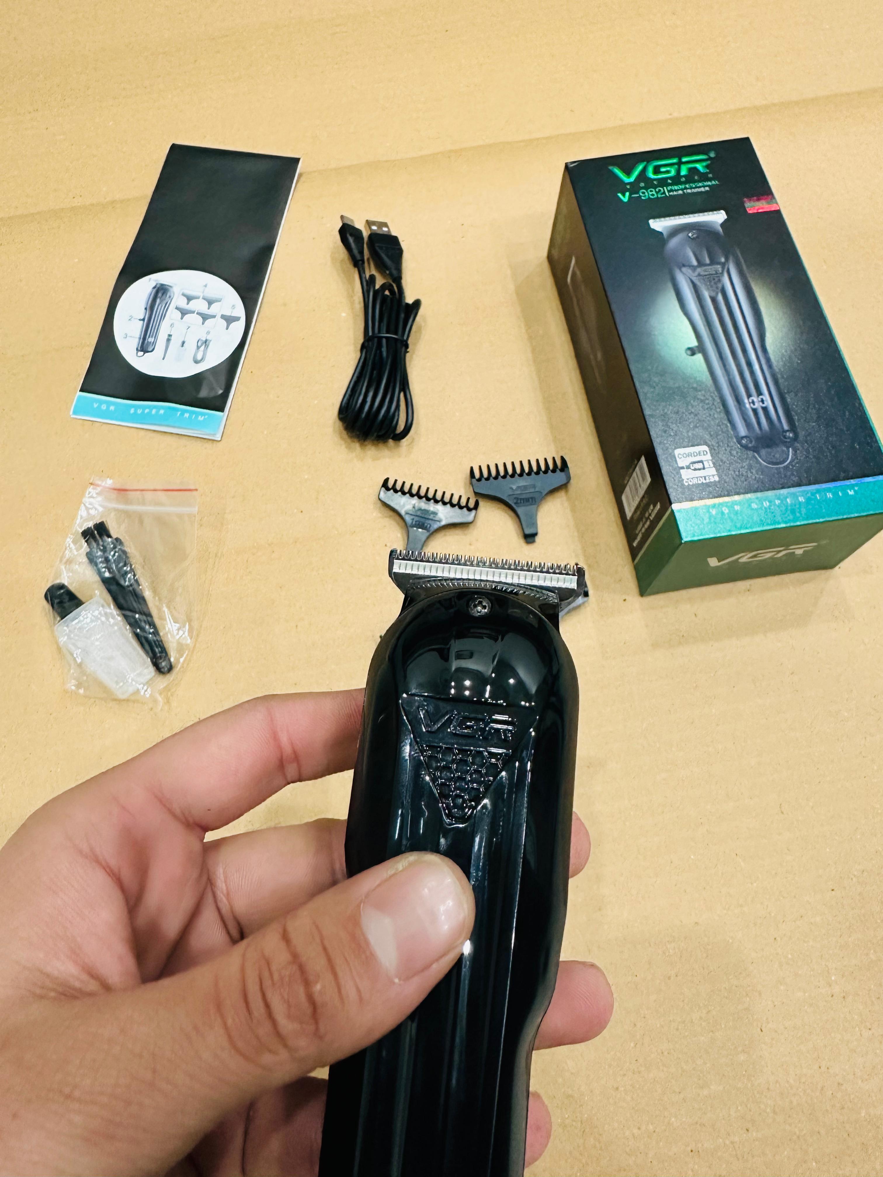 VGR V-982 Digital Display Professional Cordless Hair Clipper