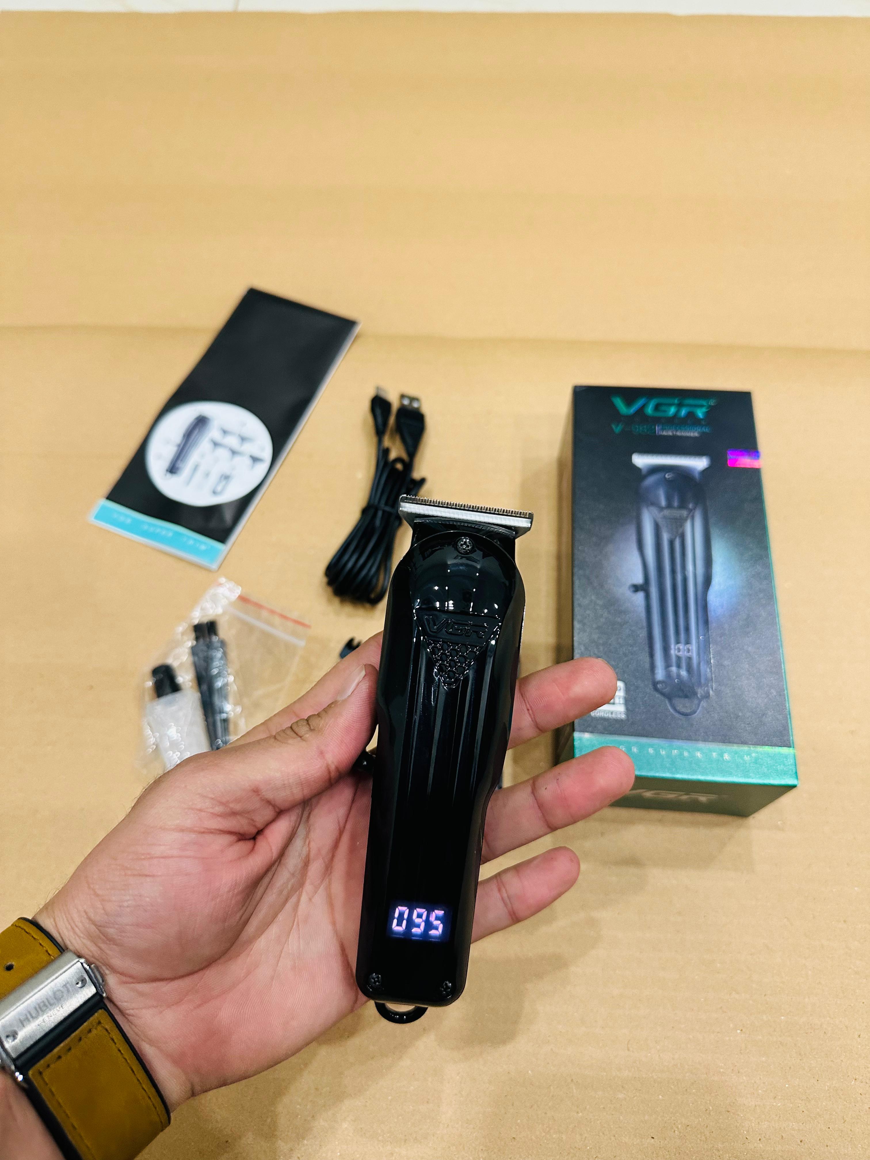 VGR V-982 Digital Display Professional Cordless Hair Clipper