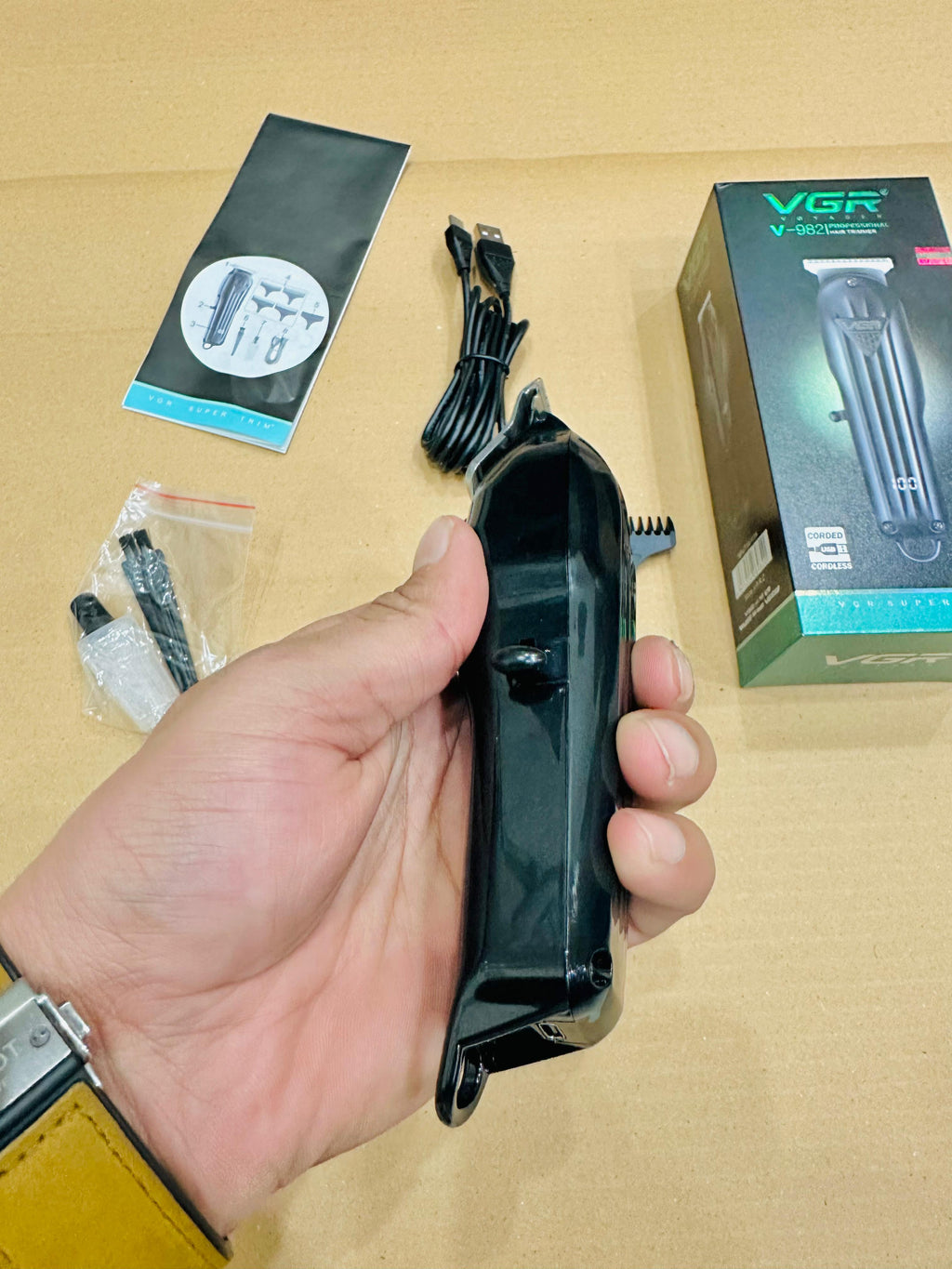 VGR V-982 Digital Display Professional Cordless Hair Clipper
