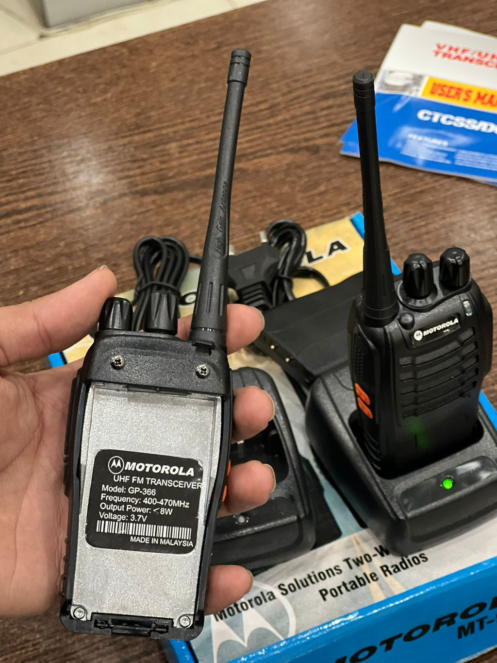 MOTOROLA MT-918 WALKIE TALKIE - 2 TO 4 KM RANGE - PAIR