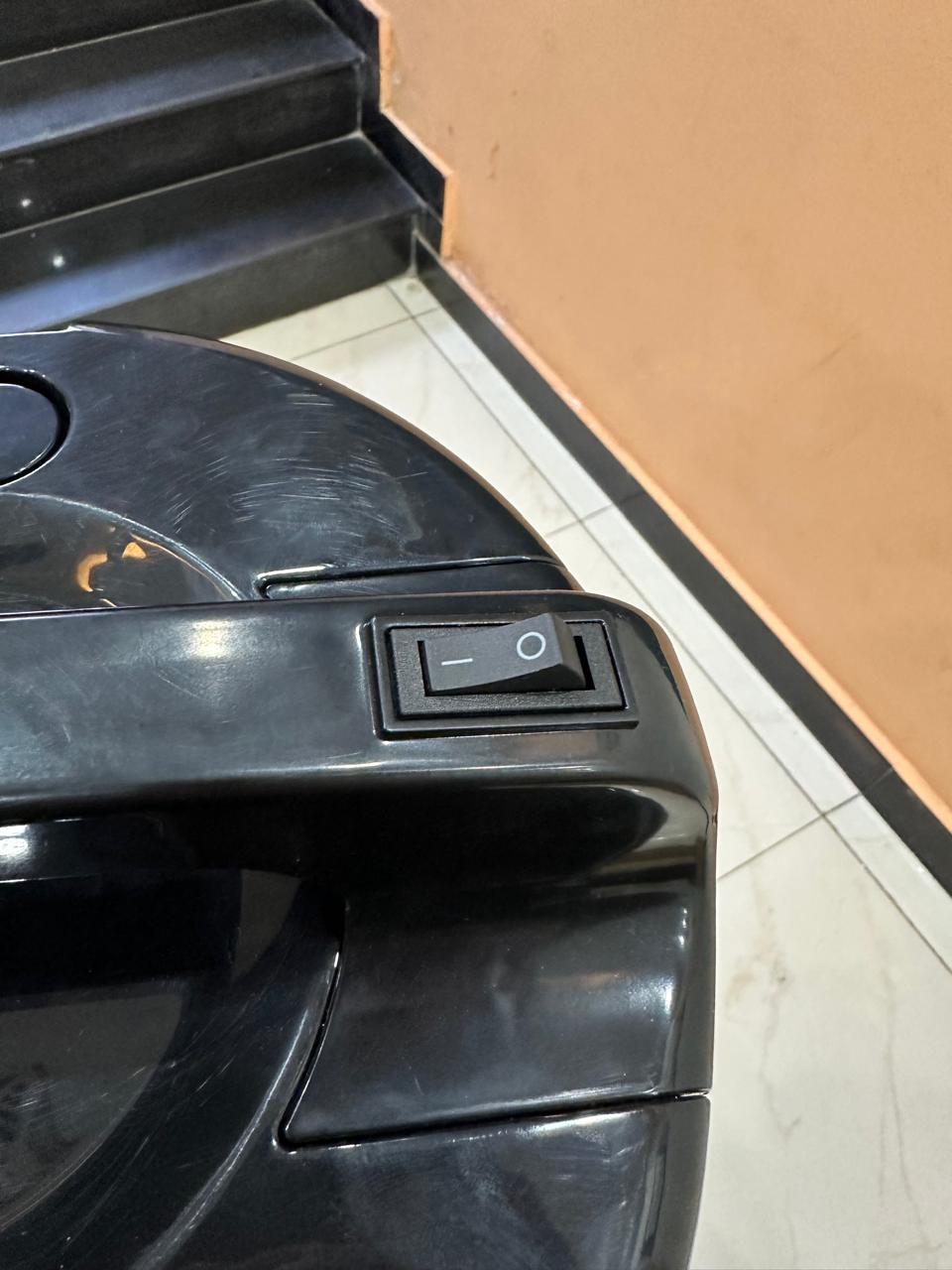 HITACHI IMPORTED VACUUM CLEANER 25 L