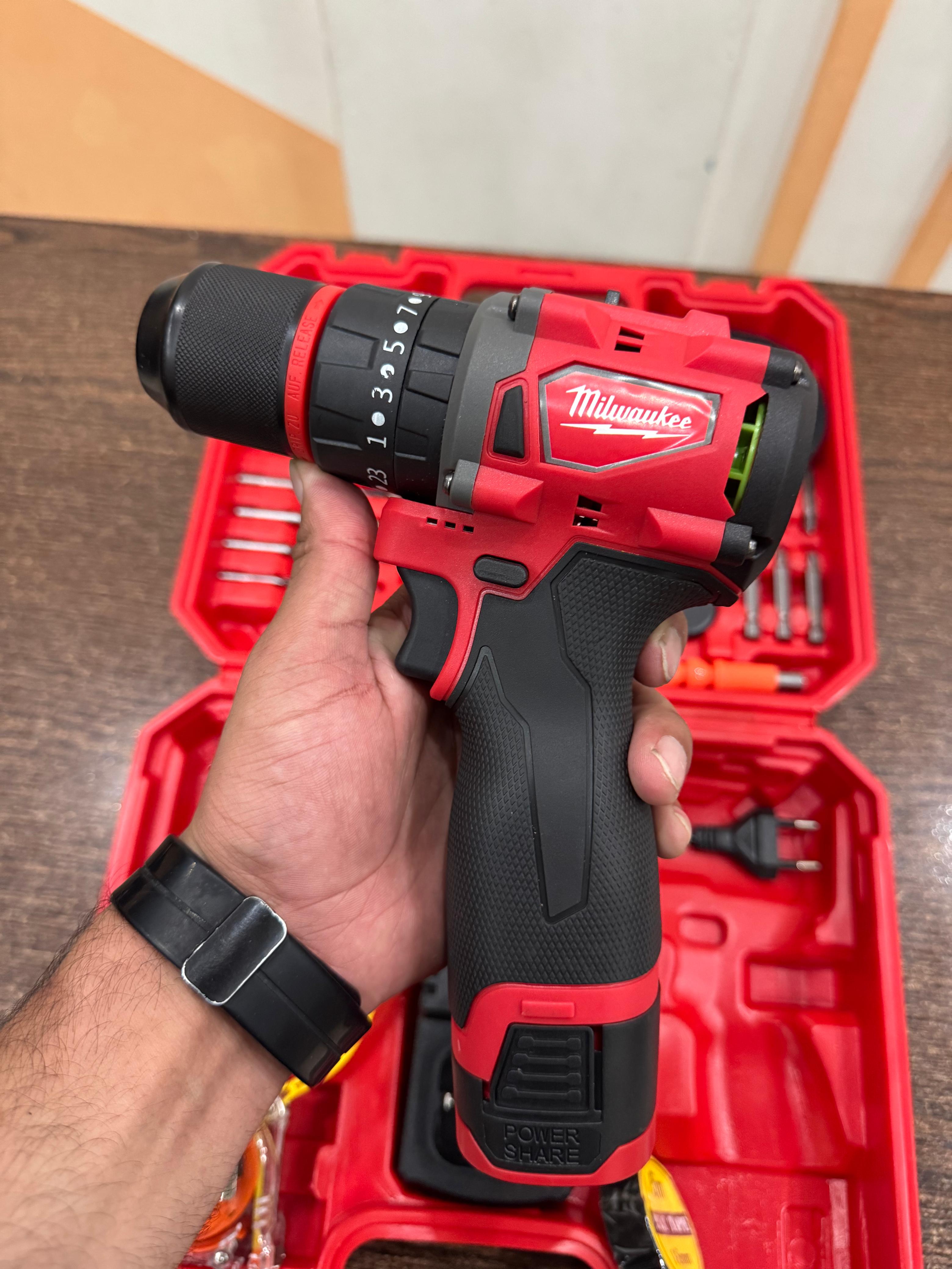 Milwaukee Brushless 28V Drill machine with Toolkit