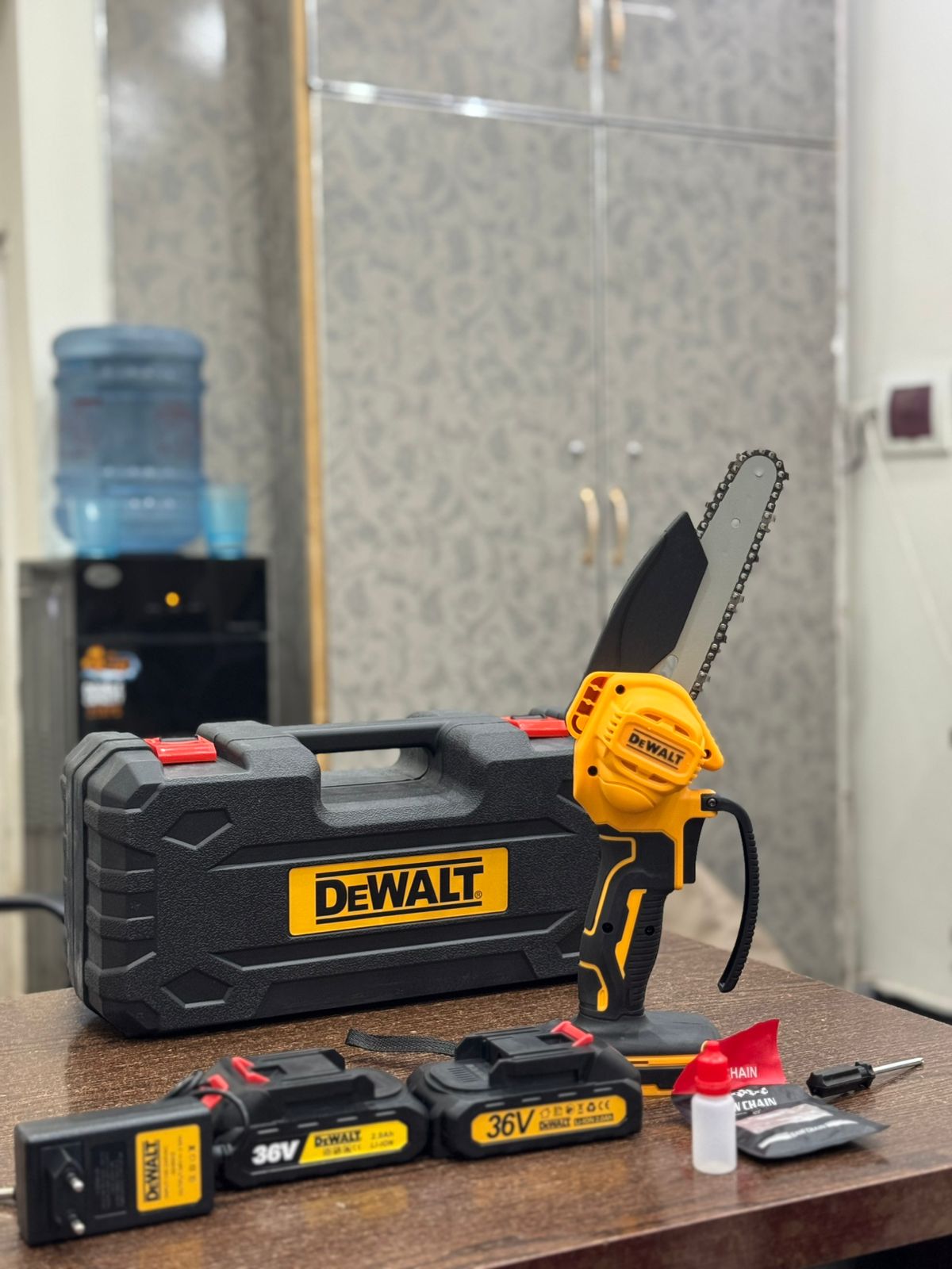 DeWalt 36V Brushless Rechargeable Chainsaw Kit – Dual Battery