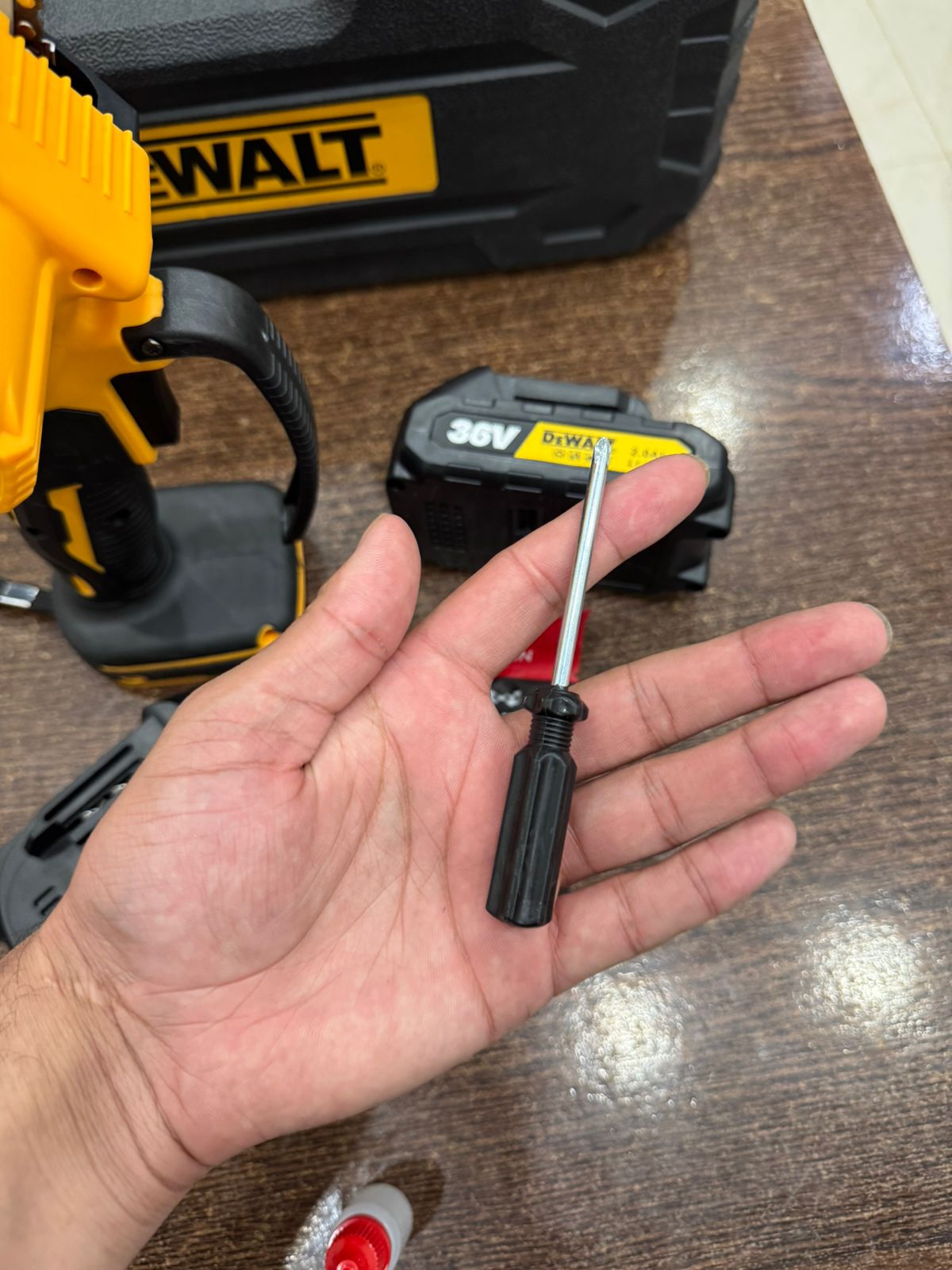 DeWalt 36V Brushless Rechargeable Chainsaw Kit – Dual Battery