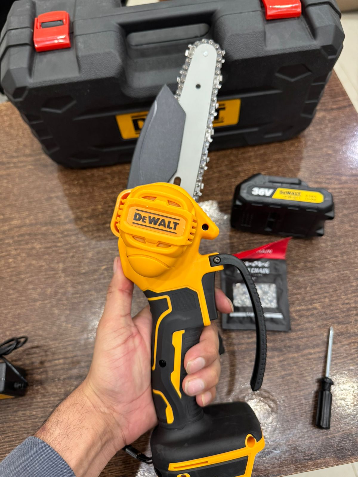DeWalt 36V Brushless Rechargeable Chainsaw Kit – Dual Battery