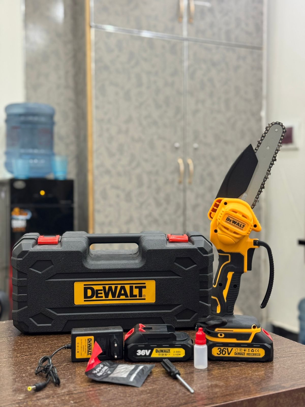 DeWalt 36V Brushless Rechargeable Chainsaw Kit – Dual Battery