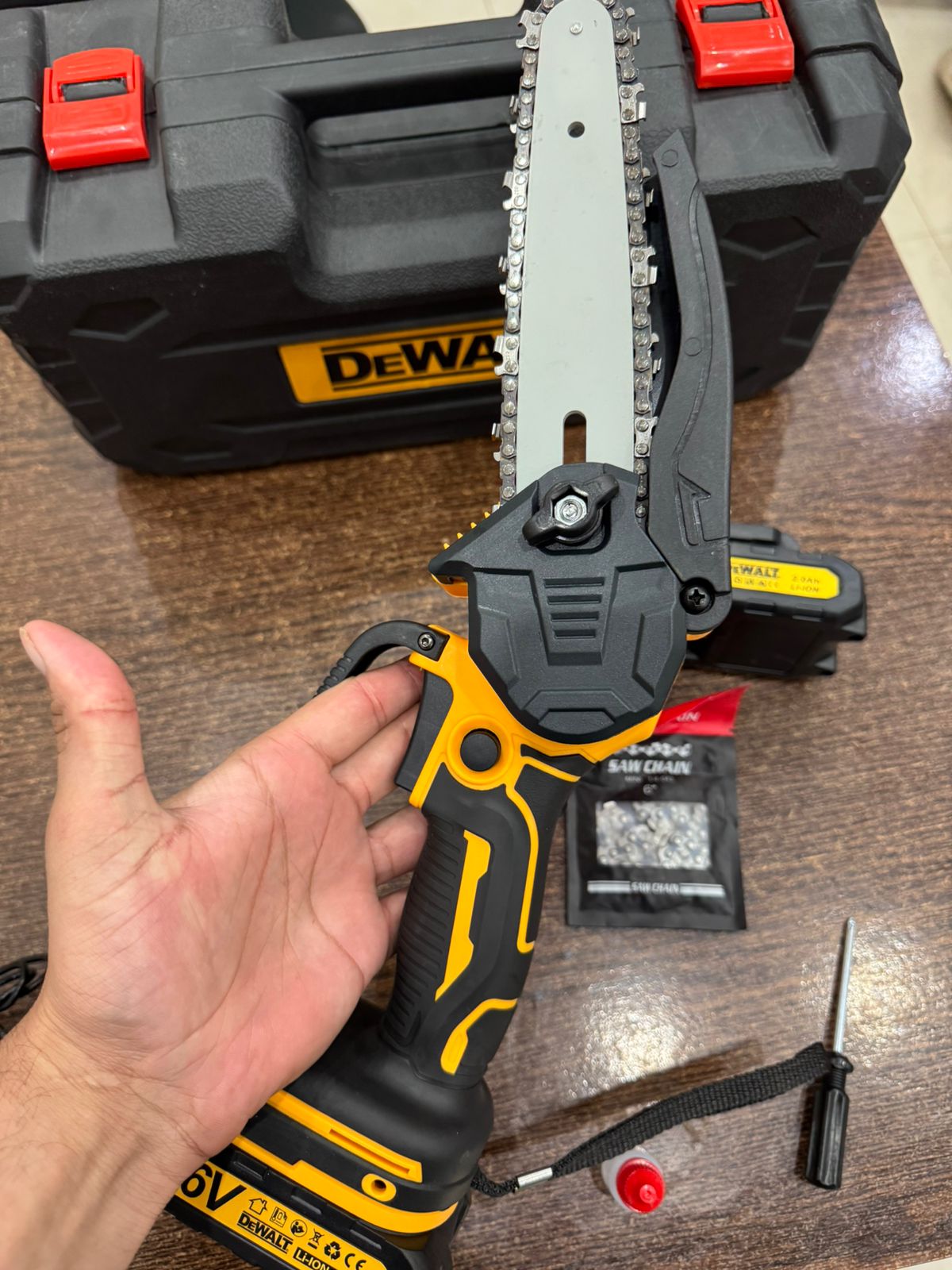 DeWalt 36V Brushless Rechargeable Chainsaw Kit – Dual Battery