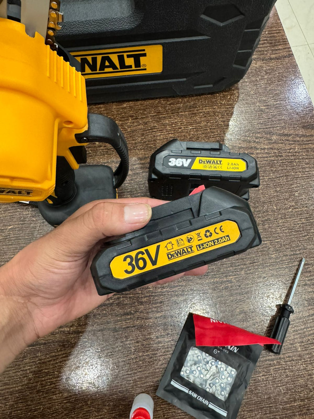 DeWalt 36V Brushless Rechargeable Chainsaw Kit – Dual Battery
