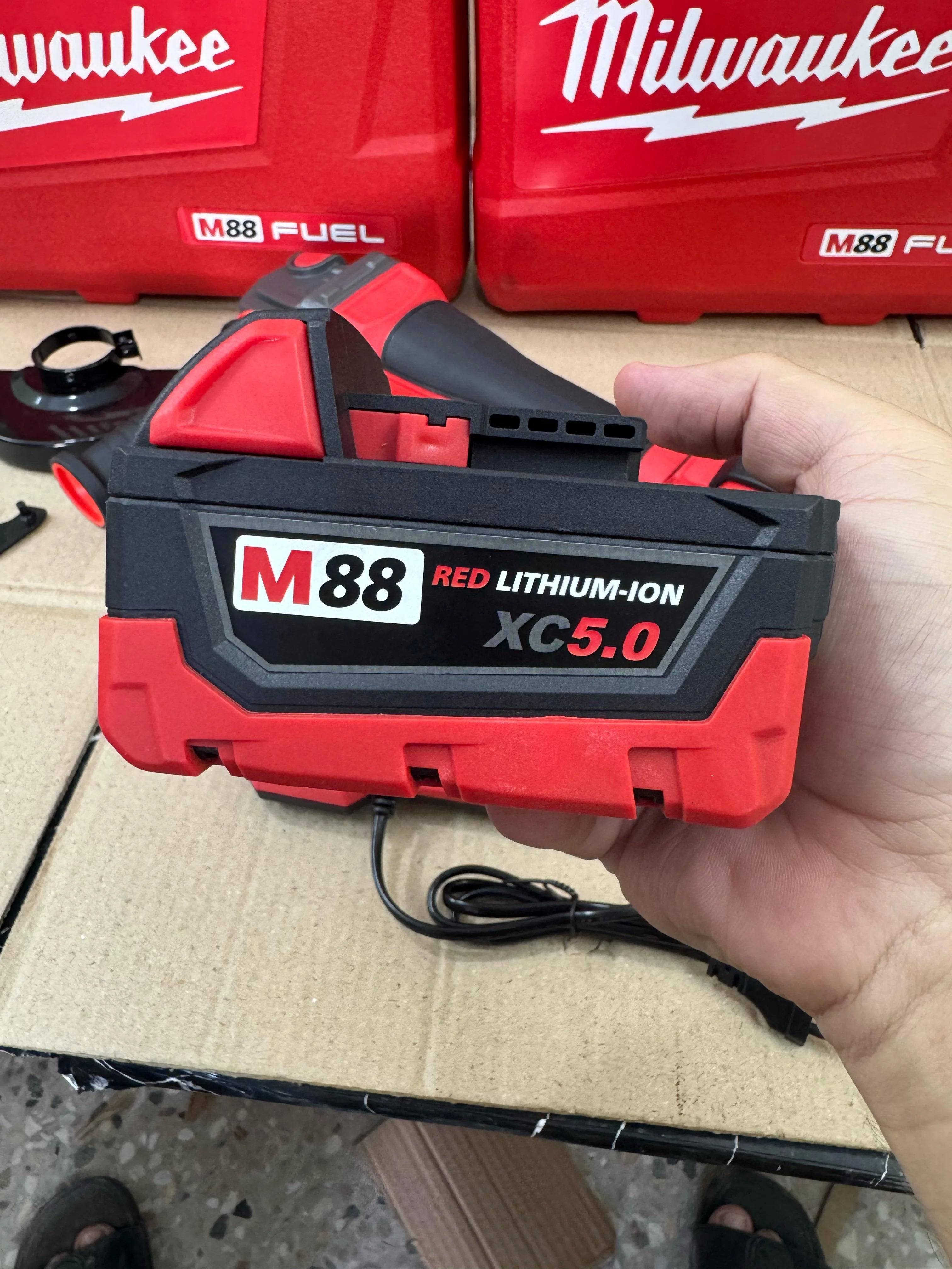 Milwaukee Brushless Angle Grinder with 88V battery {5 inches}