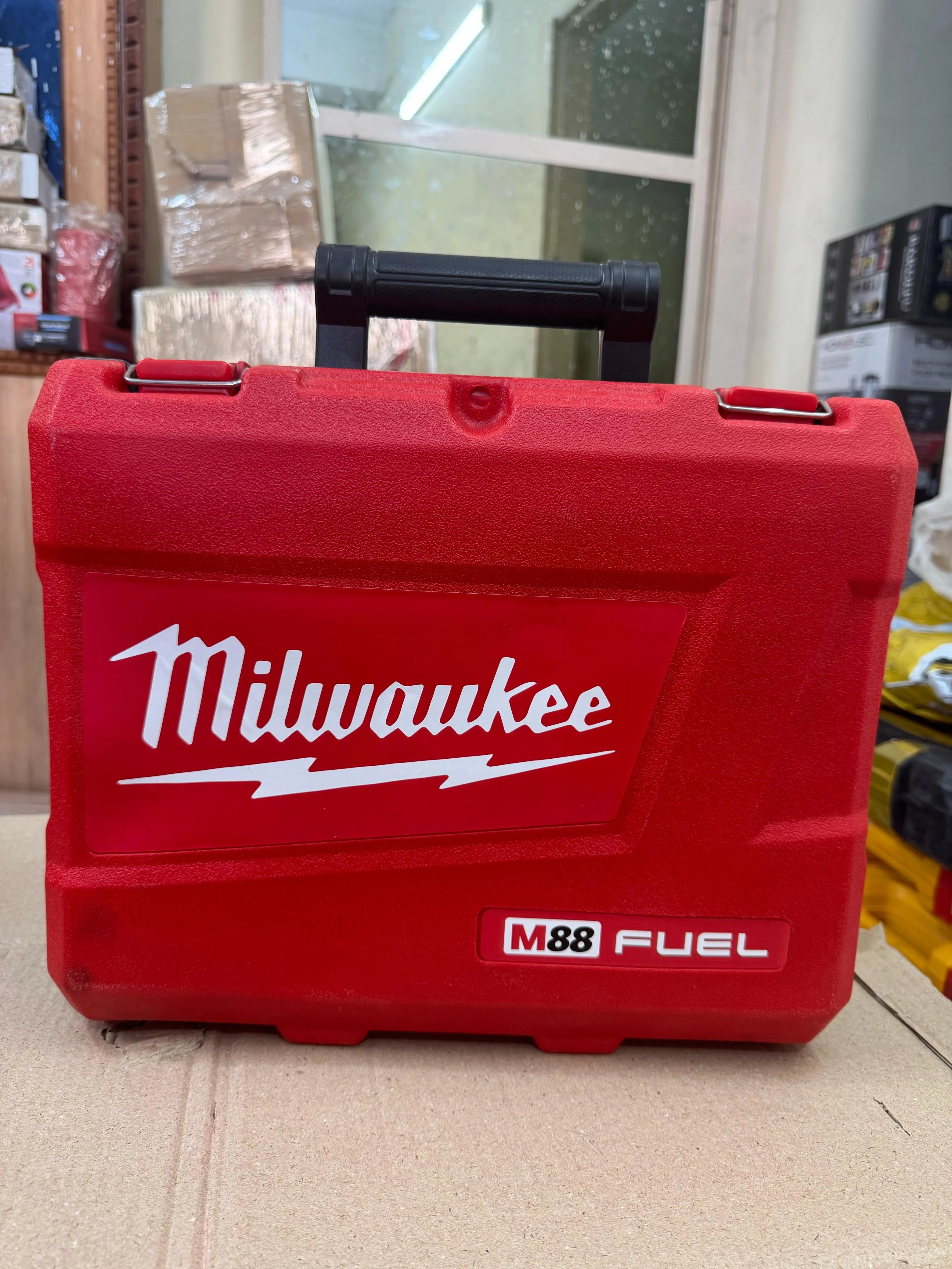 Milwaukee Brushless Angle Grinder with 88V battery {5 inches}