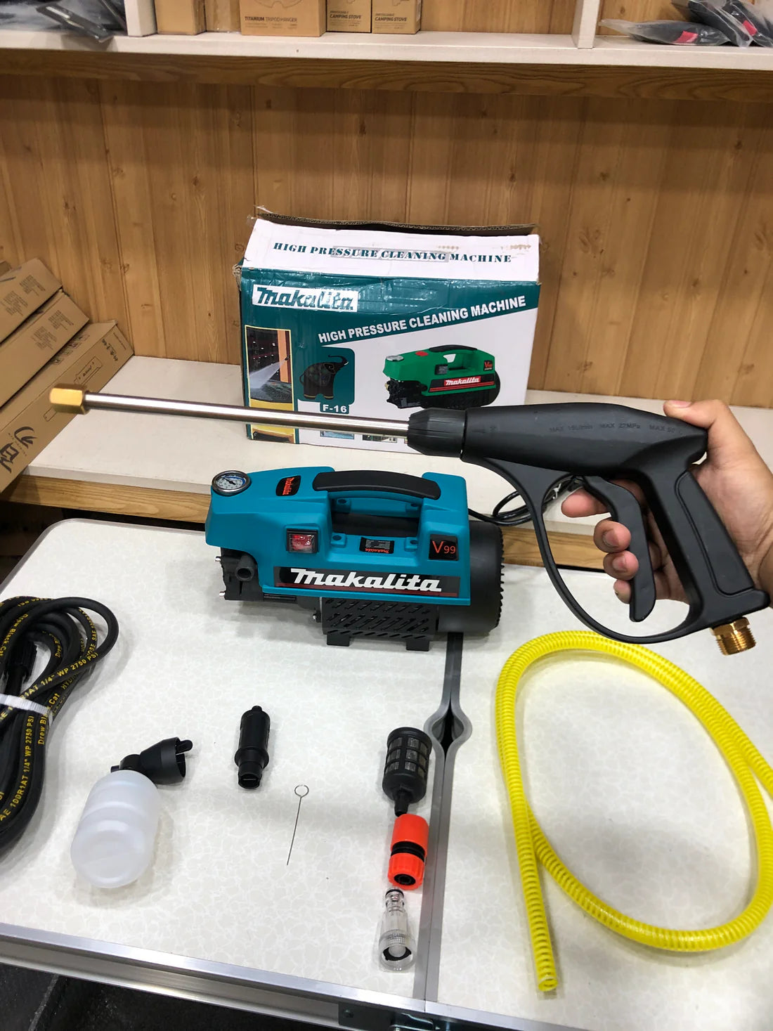 MAKITA F-16 High Pressure Car Washer